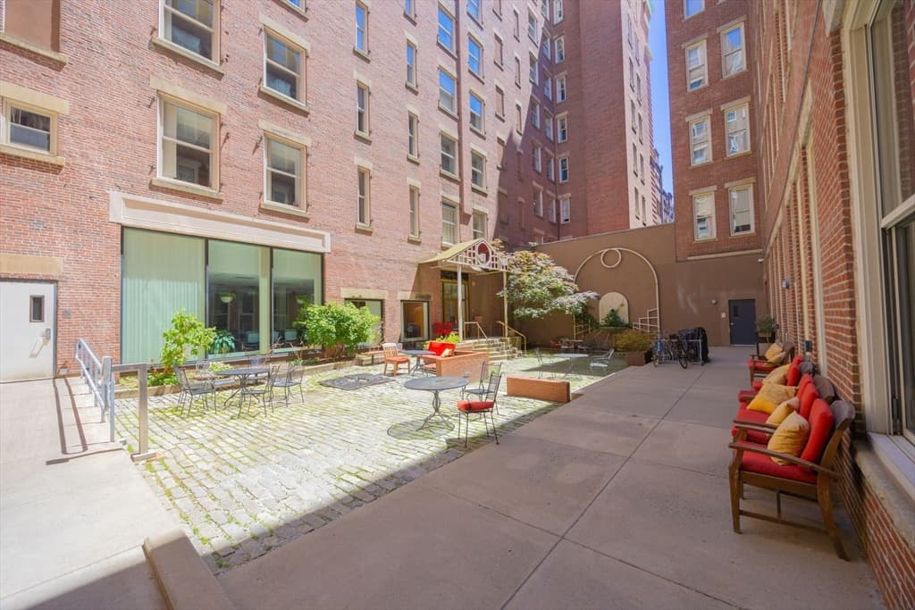 Condominium at 70 Lincoln St. # L212, Boston MA 02111, Boston, photo 22 of 28