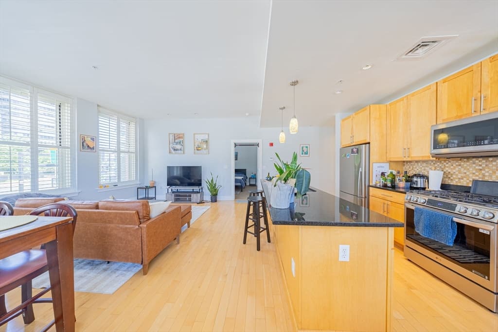 Condominium at 70 Lincoln St. # L212, Boston MA 02111, Boston, photo 3 of 28