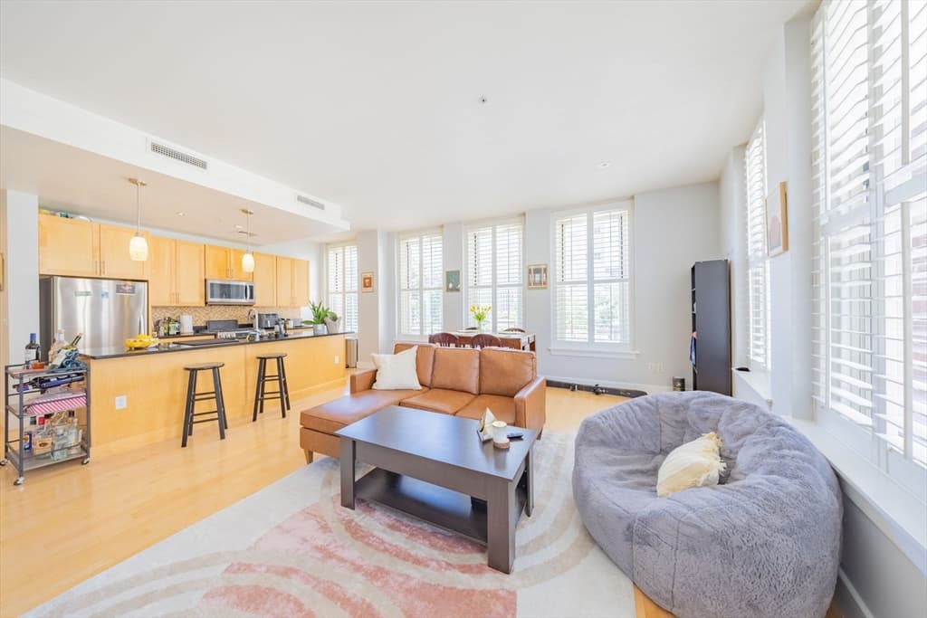 Condominium at 70 Lincoln St. # L212, Boston MA 02111, Boston, photo 4 of 28