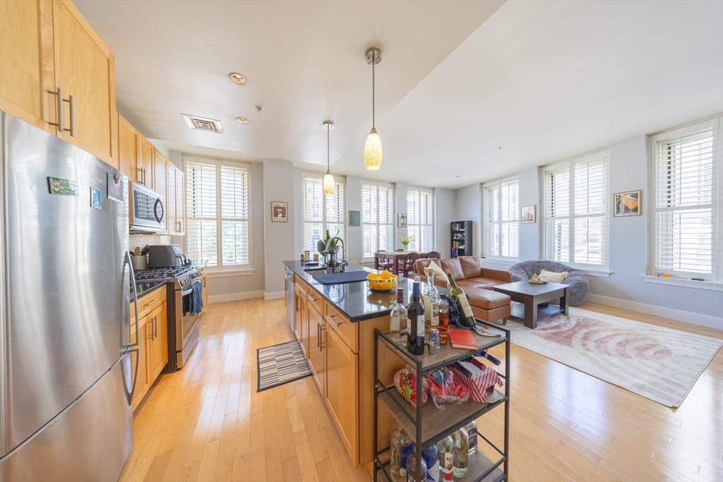 Condominium at 70 Lincoln St. # L212, Boston MA 02111, Boston, photo 8 of 28
