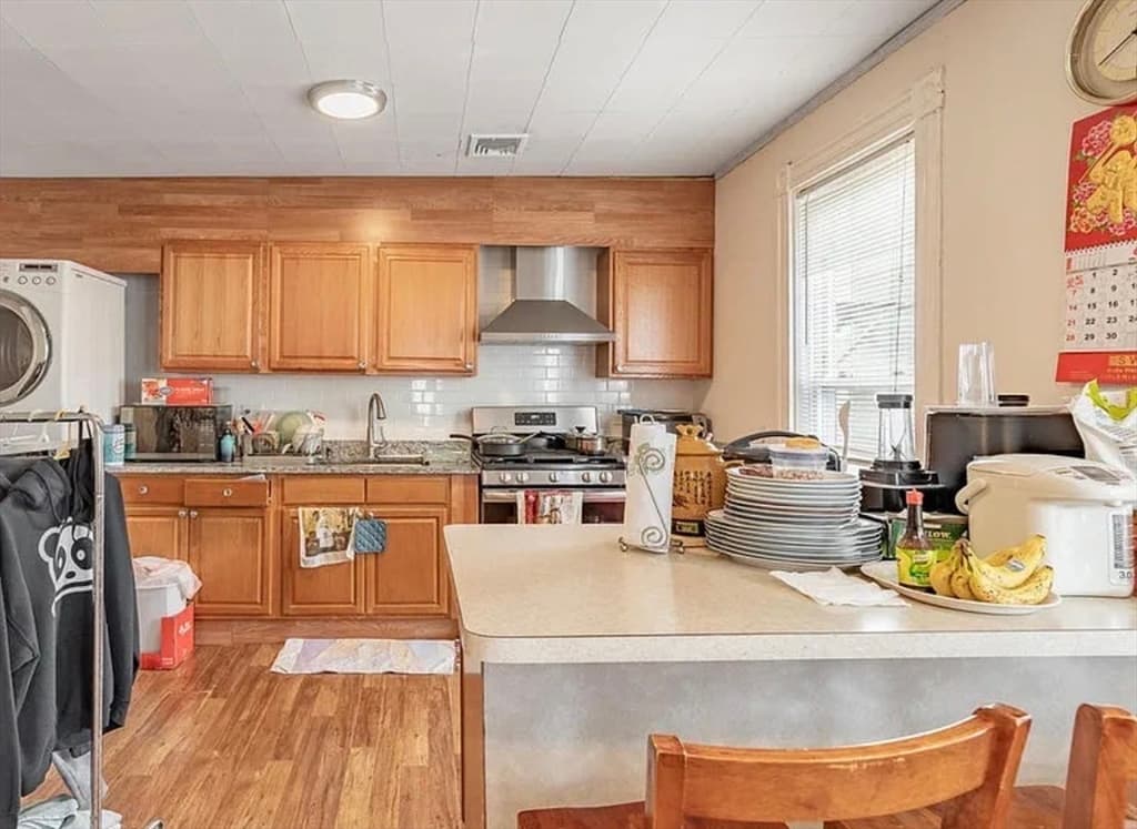 5+ Family - 5+ Units Side by Side at 619 Broadway, Everett MA 02149, Everett, photo 11 of 14