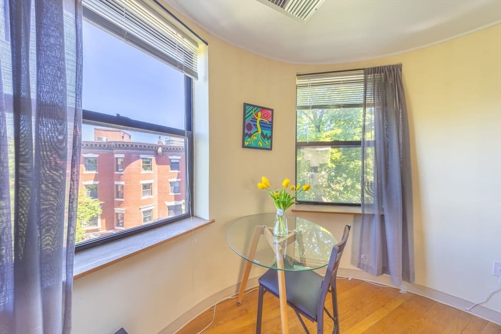 Condominium at 102 Gainsborough St # 402E, Boston MA 02115, Boston, photo 2 of 18