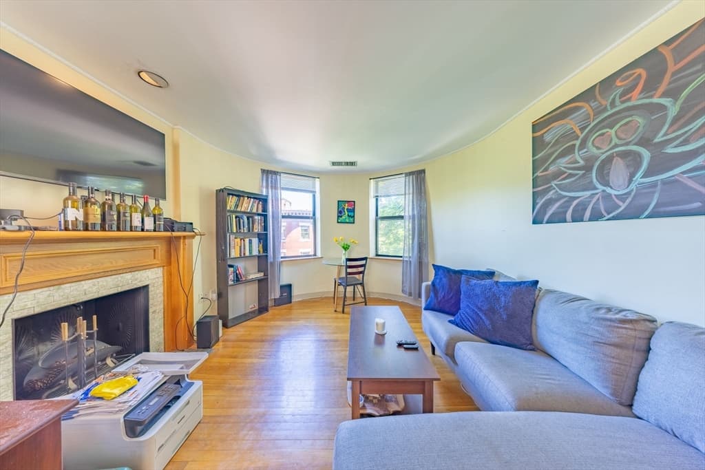 Condominium at 102 Gainsborough St # 402E, Boston MA 02115, Boston, photo 3 of 18