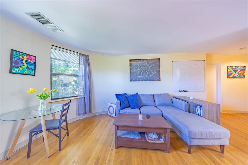 102 Gainsborough St # 402E, Boston MA 02115