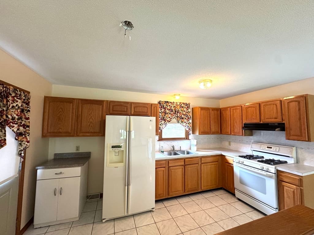 2 Hazelhurst Ave, East Longmeadow MA 01028 photo 2