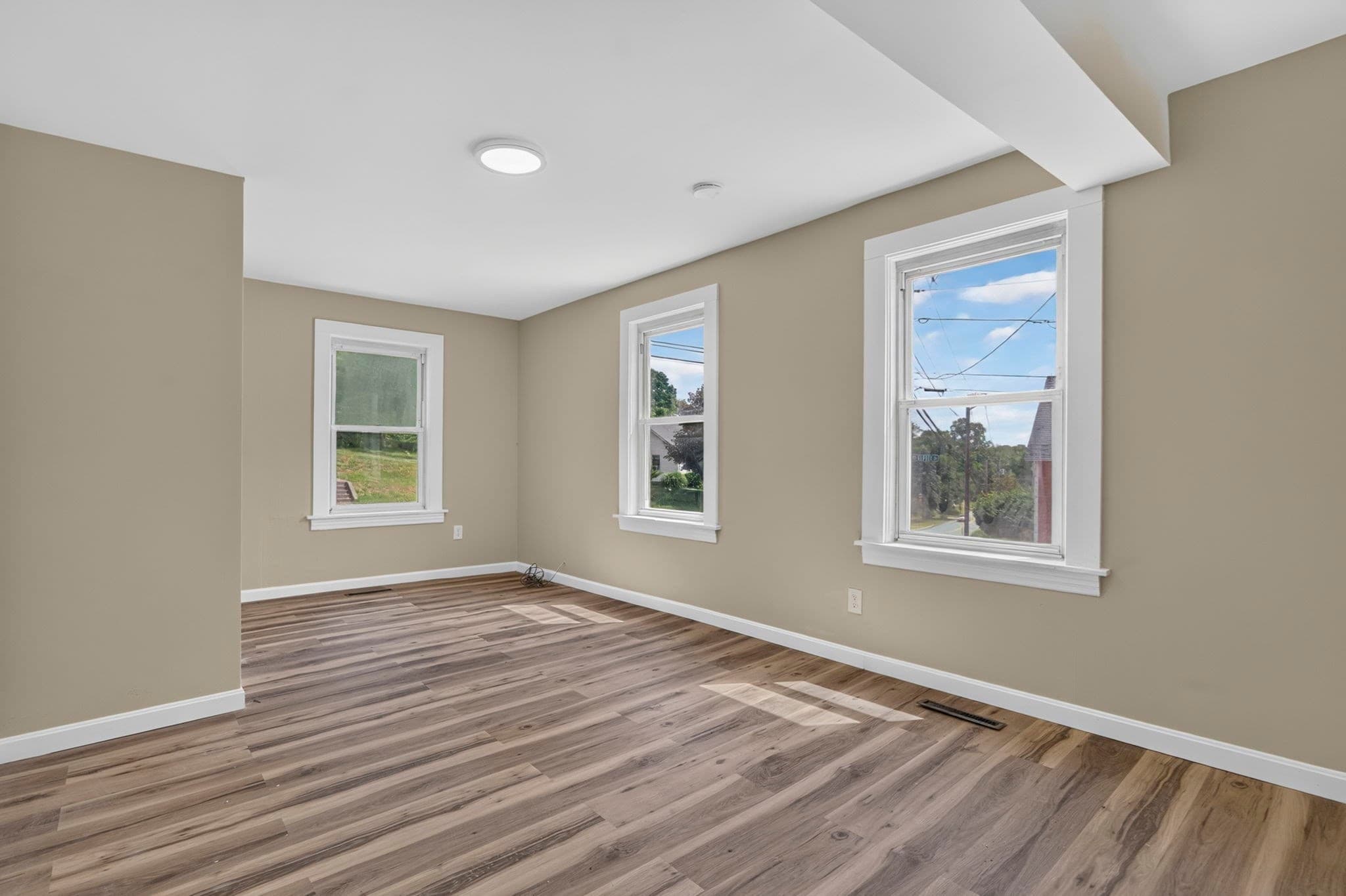 3 Family at 303 West Main Street, Millbury MA 01527, Millbury, photo 23 of 41