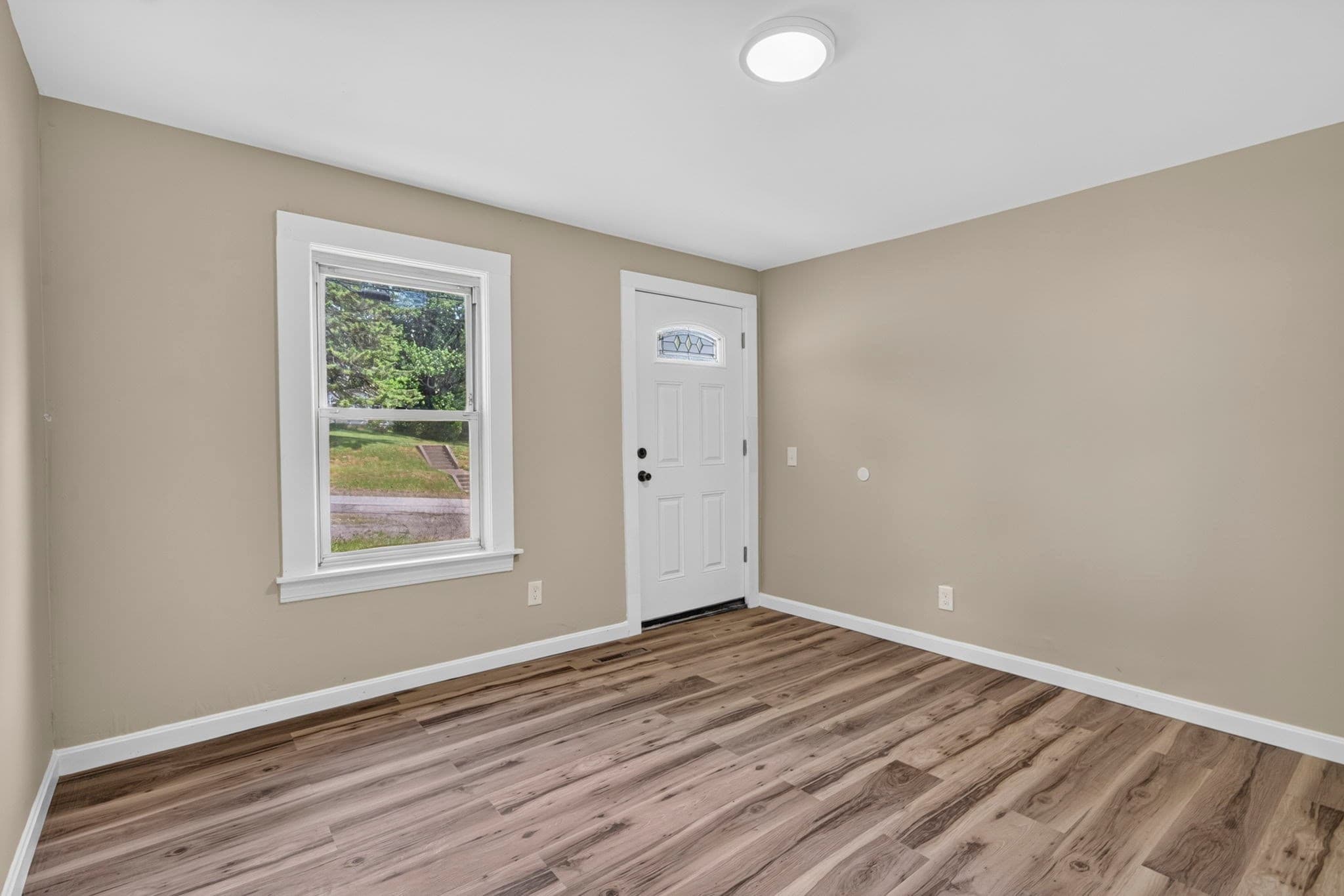 3 Family at 303 West Main Street, Millbury MA 01527, Millbury, photo 17 of 41
