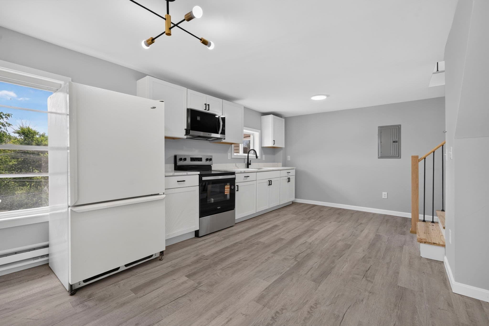 3 Family at 303 West Main Street, Millbury MA 01527, Millbury, photo 3 of 41