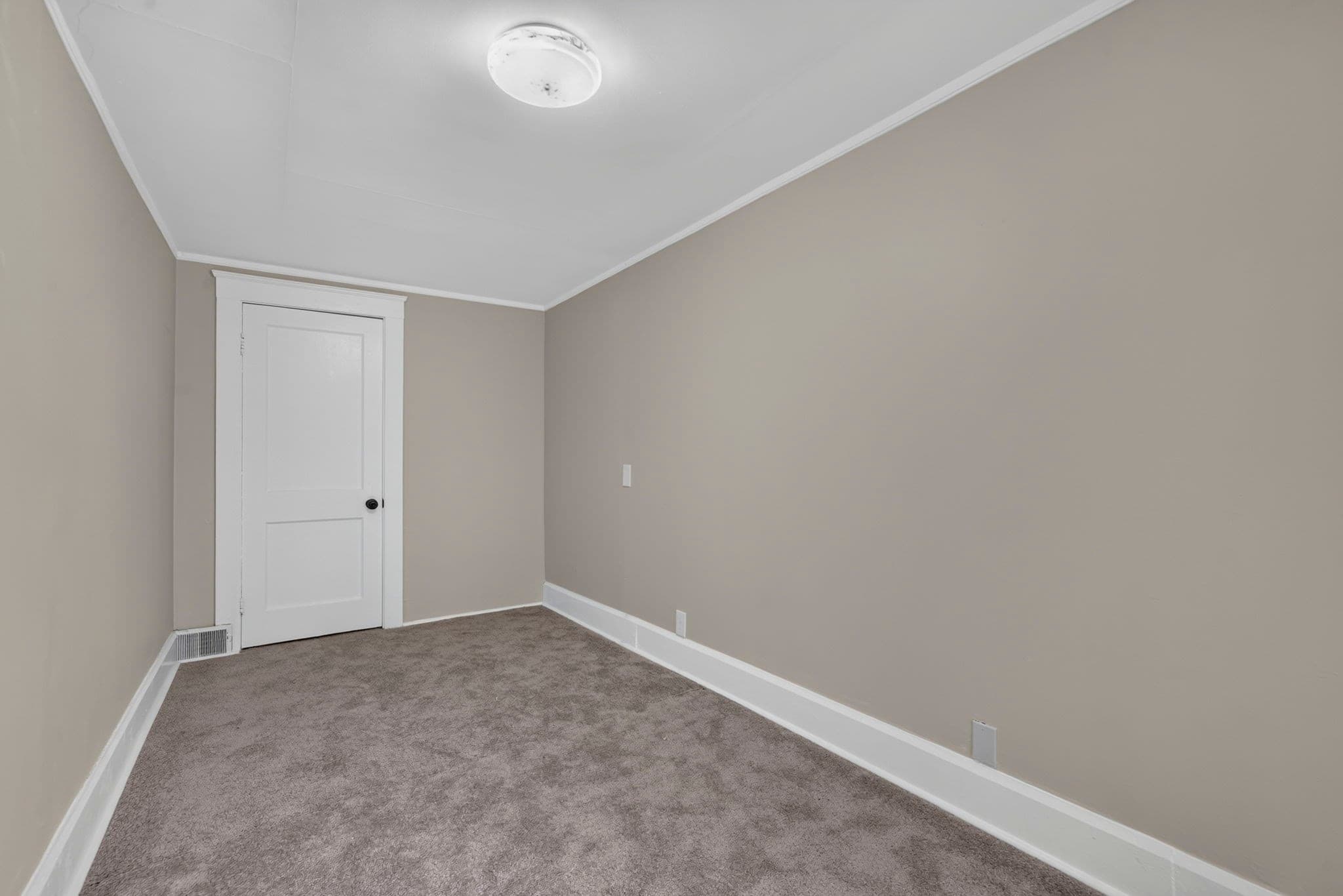 3 Family at 303 West Main Street, Millbury MA 01527, Millbury, photo 36 of 41