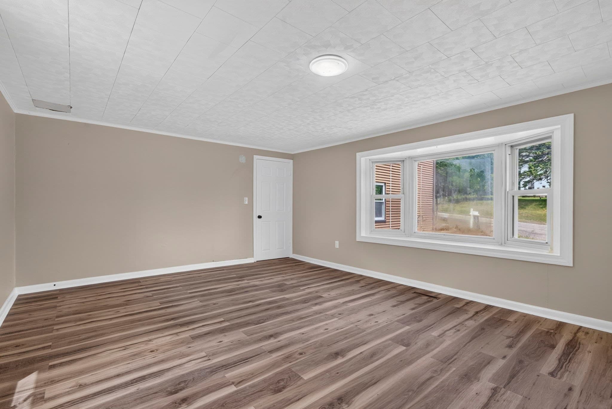 3 Family at 303 West Main Street, Millbury MA 01527, Millbury, photo 30 of 41