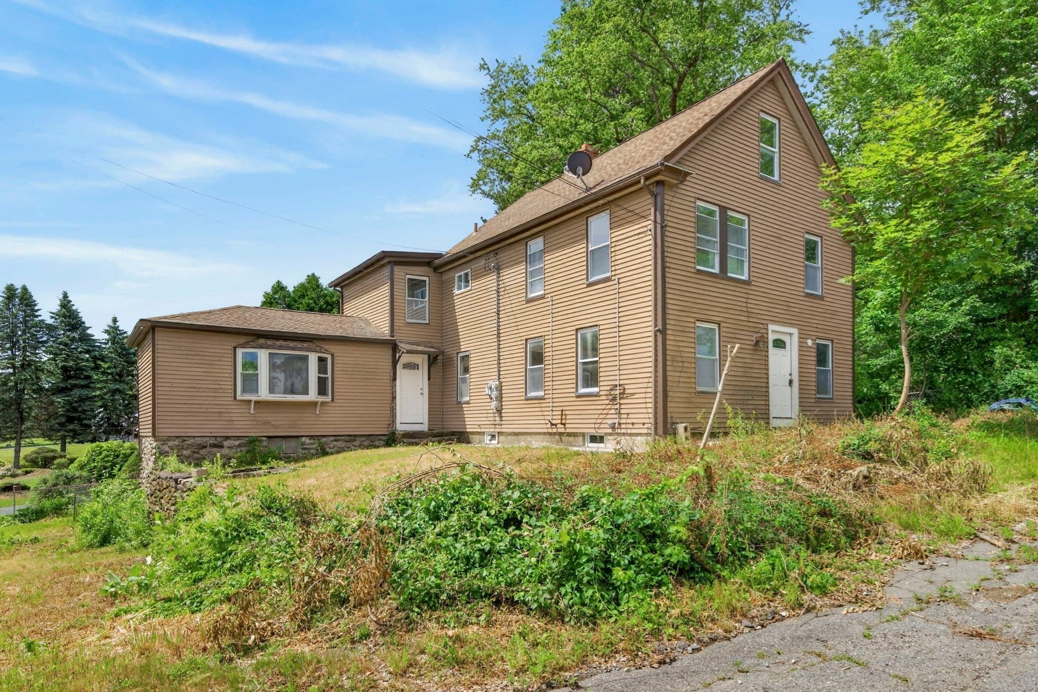 3 Family at 303 West Main Street, Millbury MA 01527, Millbury, photo 38 of 41