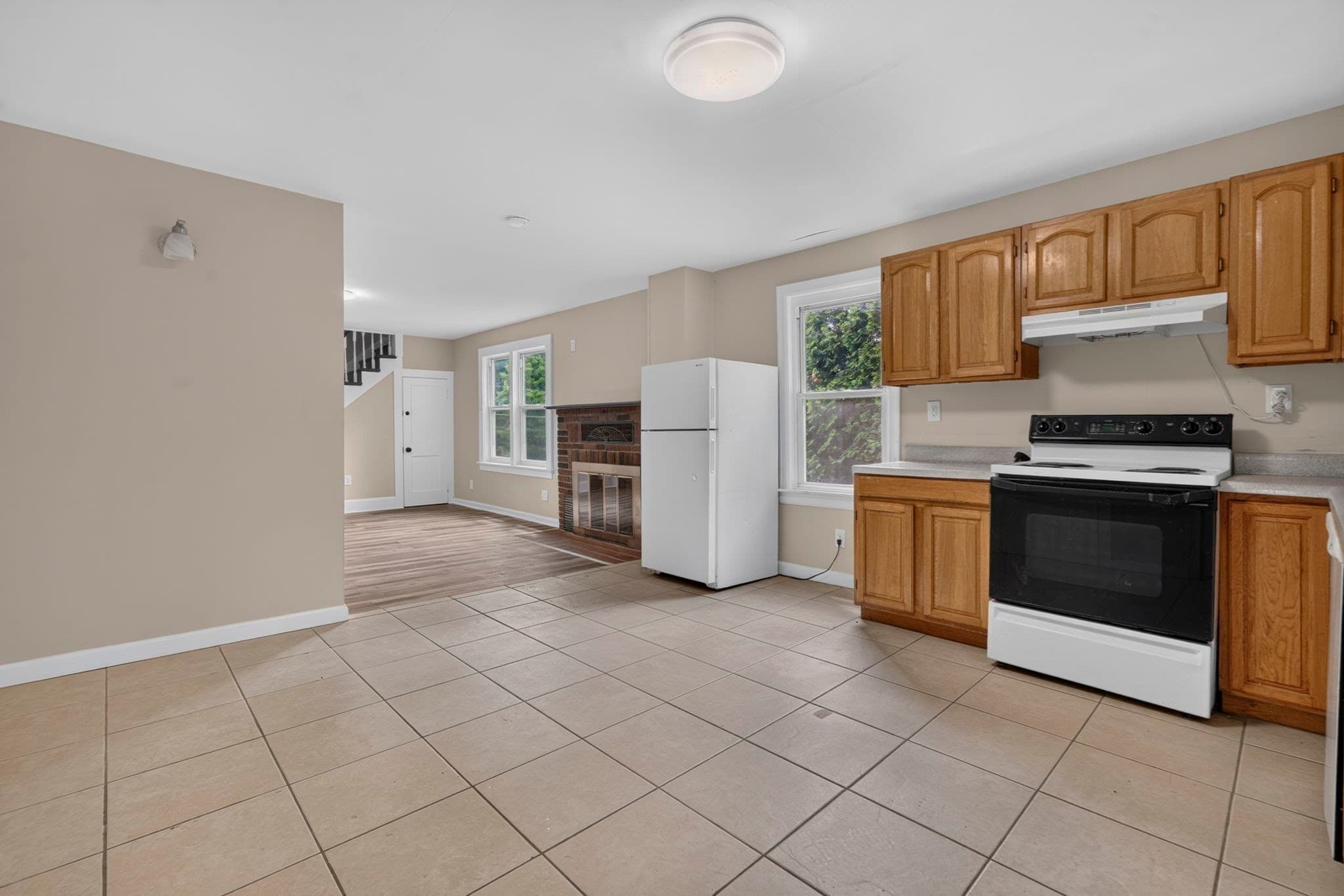 3 Family at 303 West Main Street, Millbury MA 01527, Millbury, photo 33 of 41