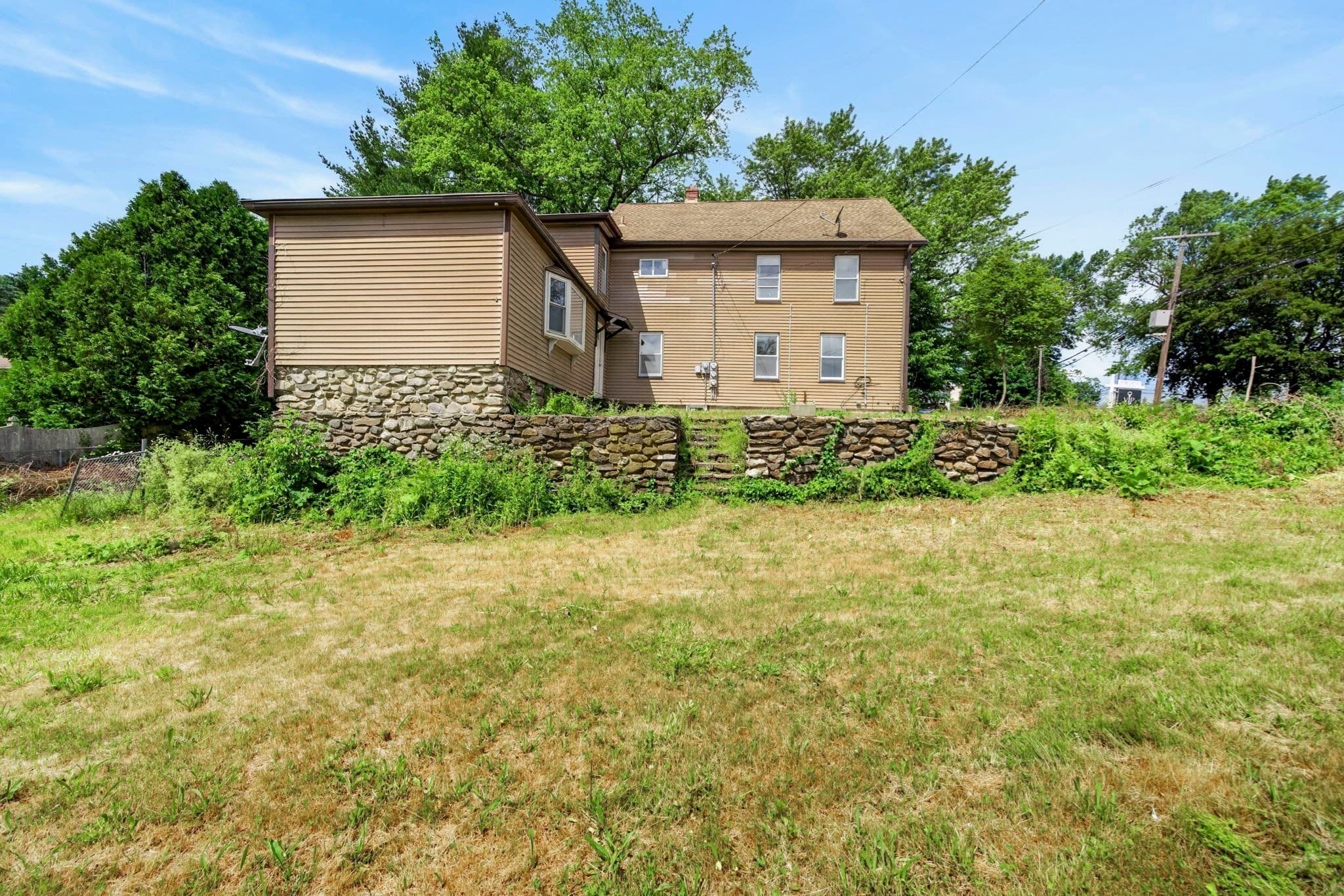 3 Family at 303 West Main Street, Millbury MA 01527, Millbury, photo 39 of 41