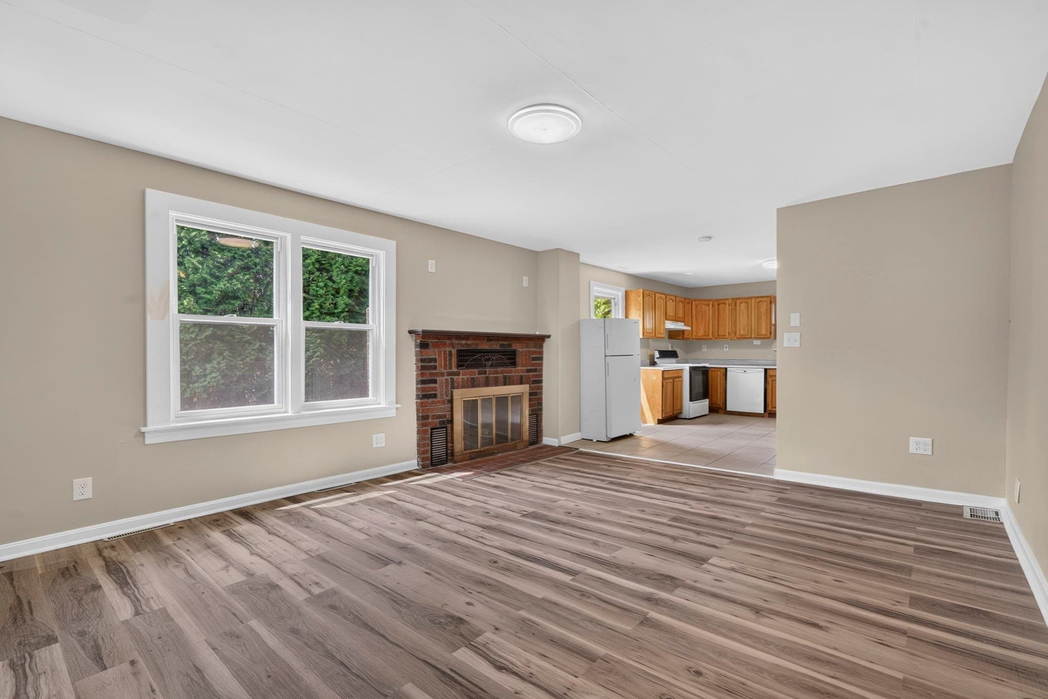 3 Family at 303 West Main Street, Millbury MA 01527, Millbury, photo 29 of 41