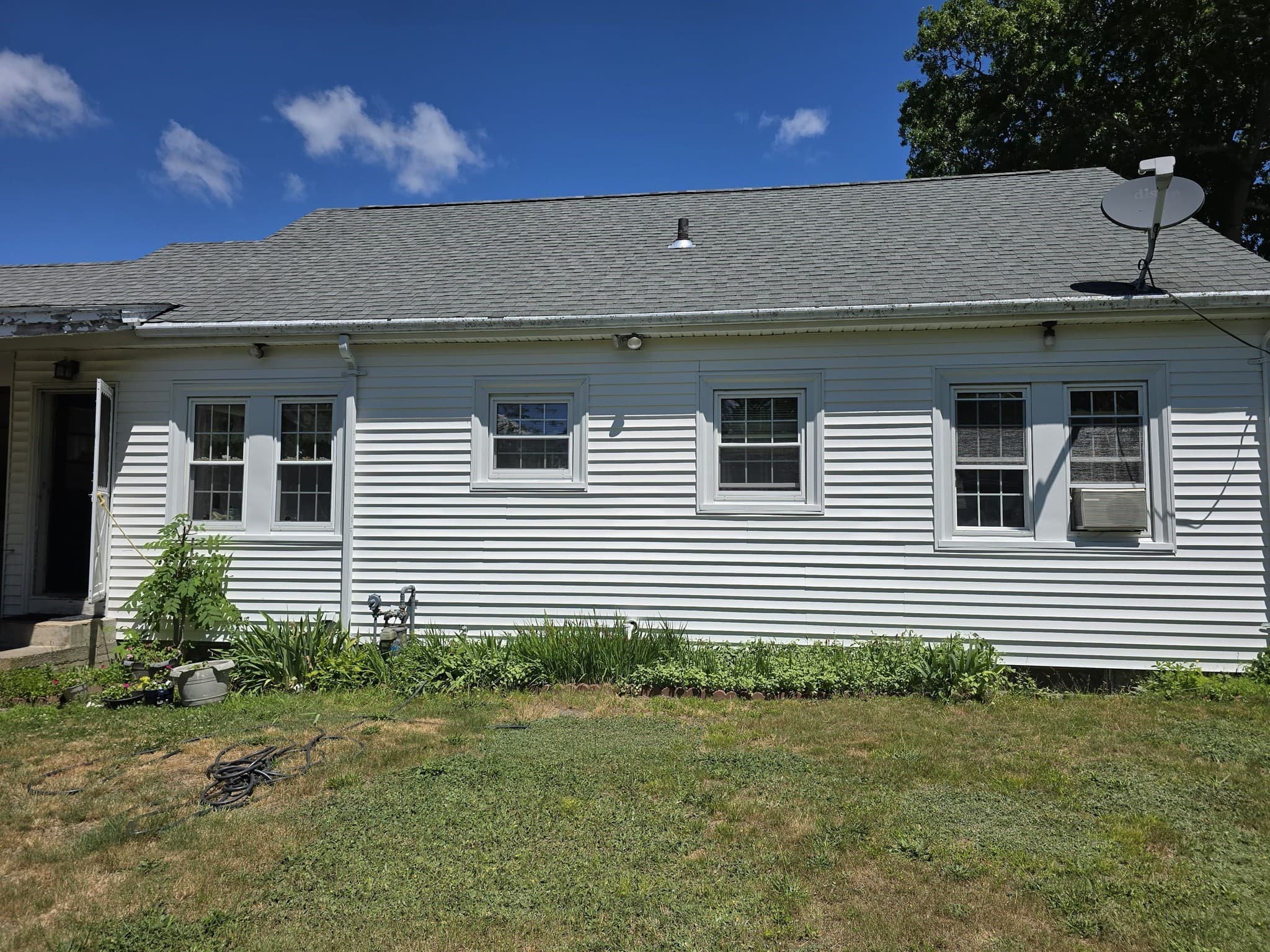 Single Family Residence at 26 Edwin St, Randolph MA 02368, photo 4 of 14