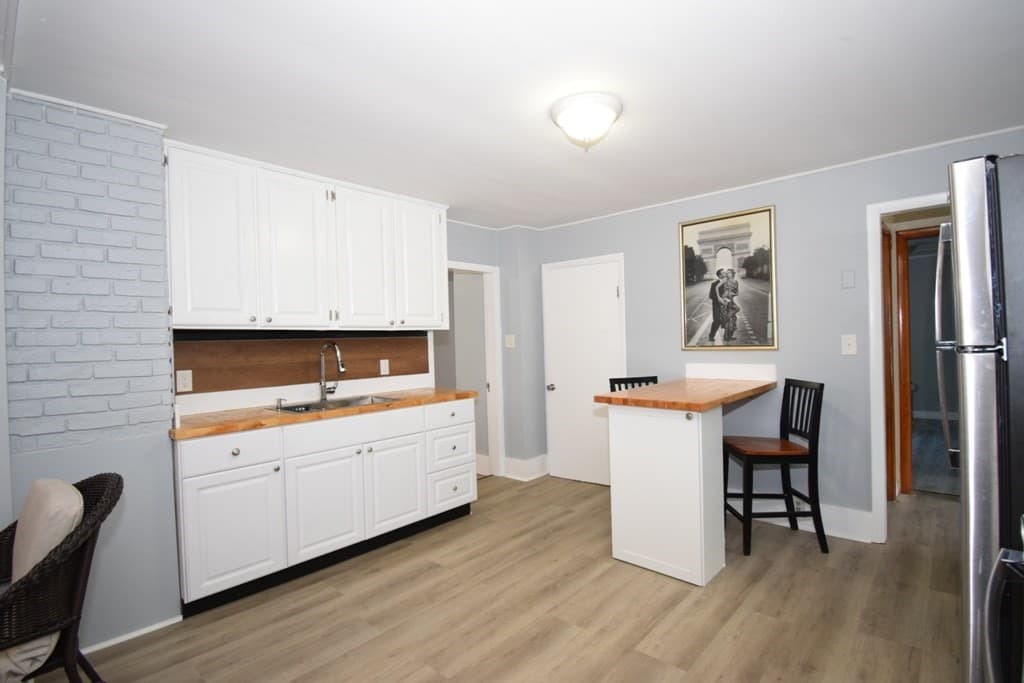 Single Family Residence at 433 Putnam Hill Rd, Sutton MA 01590, Sutton, photo 6 of 32