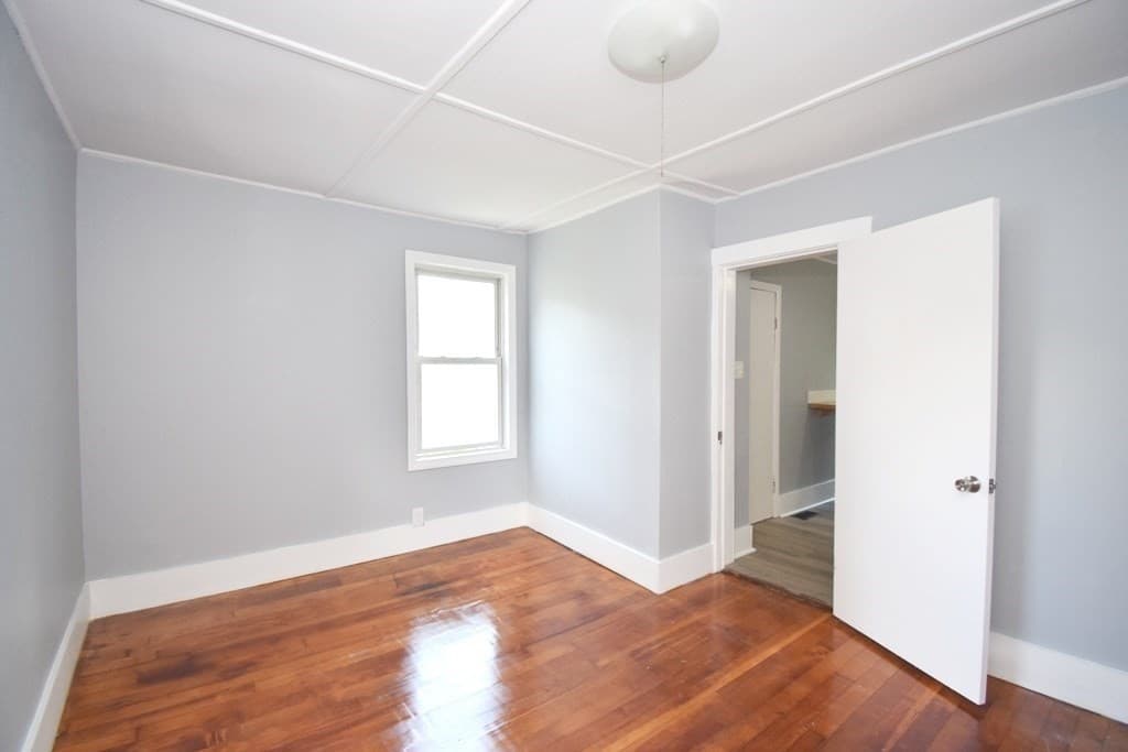 Single Family Residence at 433 Putnam Hill Rd, Sutton MA 01590, Sutton, photo 17 of 32