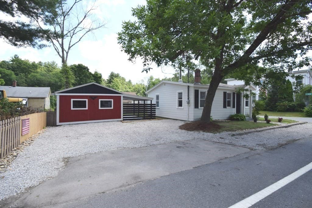 Single Family Residence at 433 Putnam Hill Rd, Sutton MA 01590, Sutton, photo 30 of 32