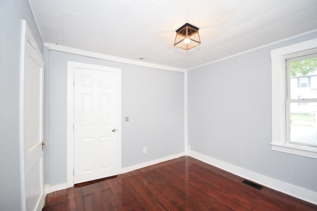 Single Family Residence at 433 Putnam Hill Rd, Sutton MA 01590, Sutton, photo 18 of 32