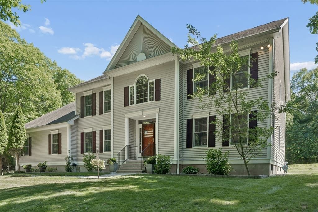 Single Family Residence at 203 Maple St, Douglas MA 01516, photo 2 of 42