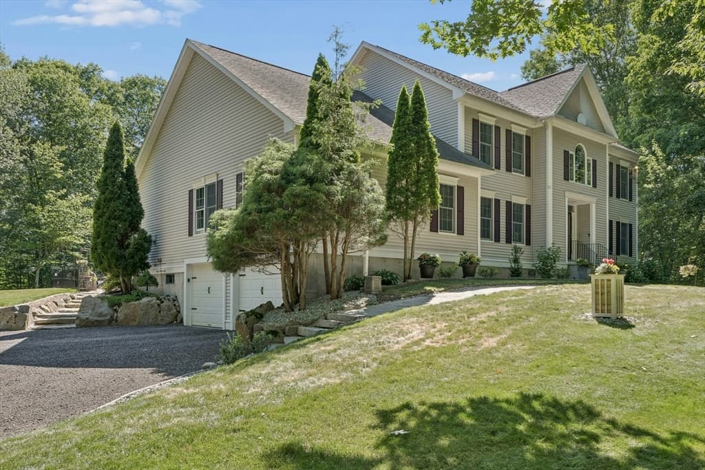 Single Family Residence at 203 Maple St, Douglas MA 01516, photo 3 of 42