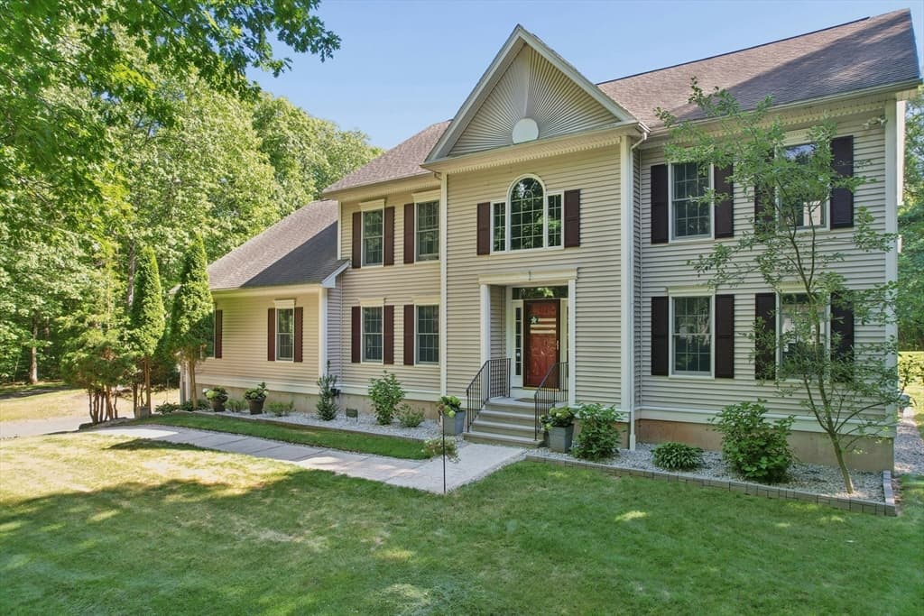 203 Maple St, Douglas MA 01516