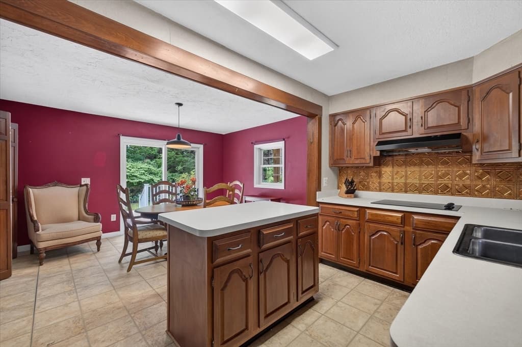 11 Foster St, Oxford MA 01540 photo 5