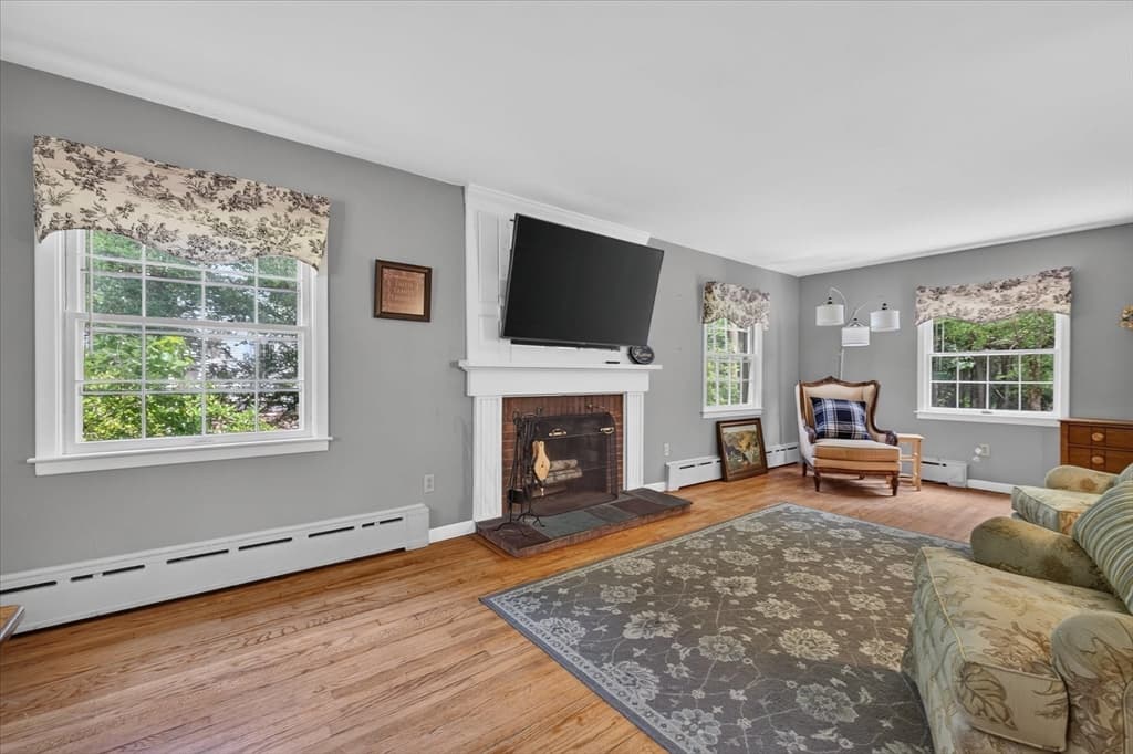 11 Foster St, Oxford MA 01540 photo 4