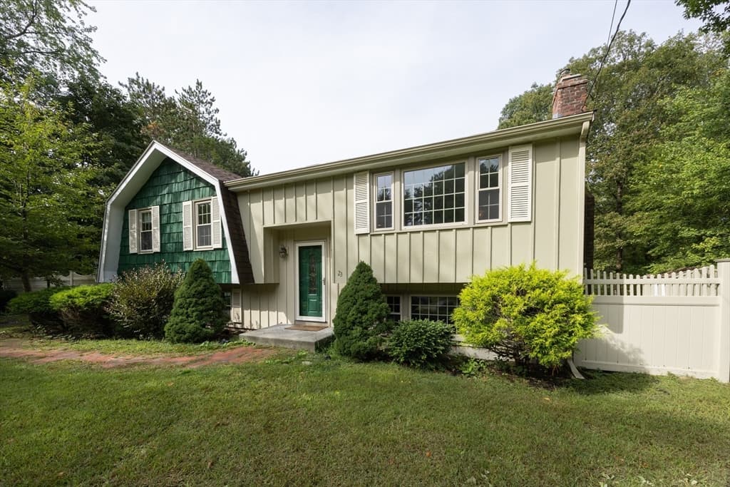 23 Lexington Ln, Millis MA 02054 photo 2