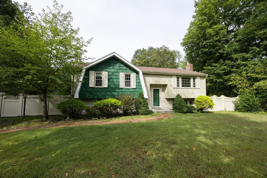 23 Lexington Ln, Millis MA 02054 photo 3
