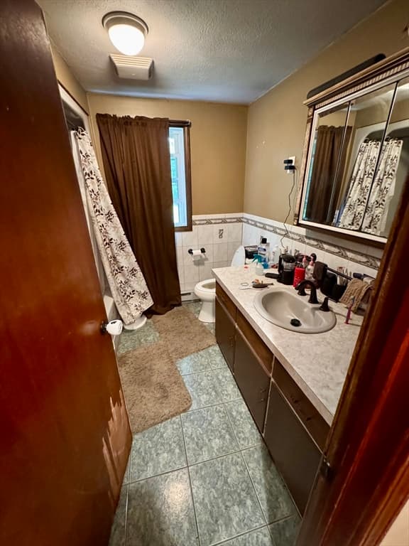 Single Family Residence at 26 Donnelly Cross Rd, Spencer MA 01562, photo 12 of 16
