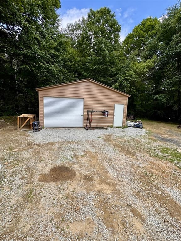 Single Family Residence at 26 Donnelly Cross Rd, Spencer MA 01562, photo 5 of 16