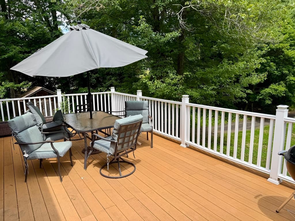 Single Family Residence at 26 Donnelly Cross Rd, Spencer MA 01562, photo 4 of 16
