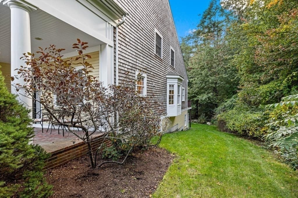 25 Whiting Ln # 25, Hingham MA 02043 photo 2
