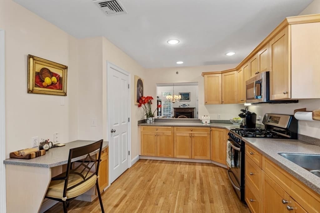 25 Whiting Ln # 25, Hingham MA 02043 photo 8