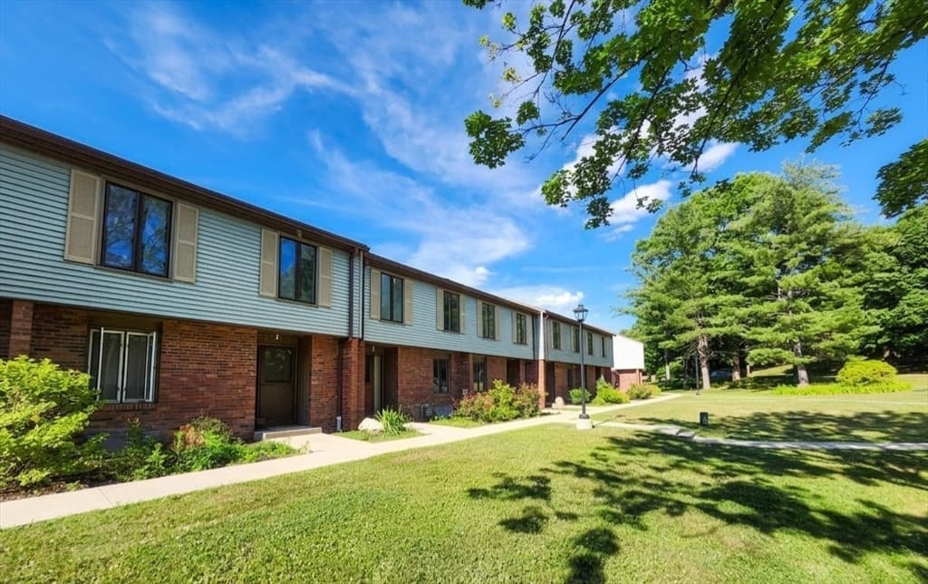 10 Winston Ct # 10, Amherst MA 01002