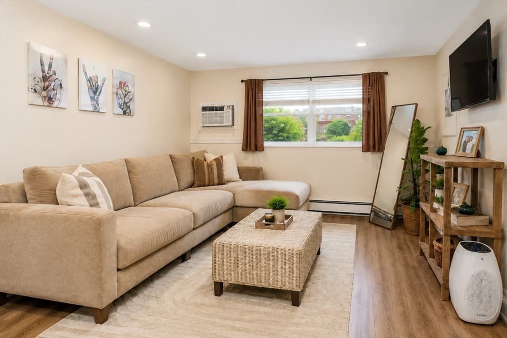 668 Robbins Ave # 3, Dracut MA 01826