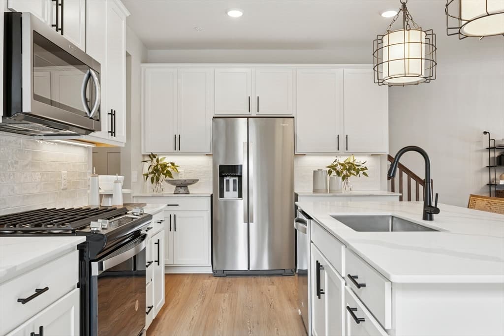 Condominium at 24 Emerald Run # 57, Shrewsbury MA 01545, photo 6 of 21