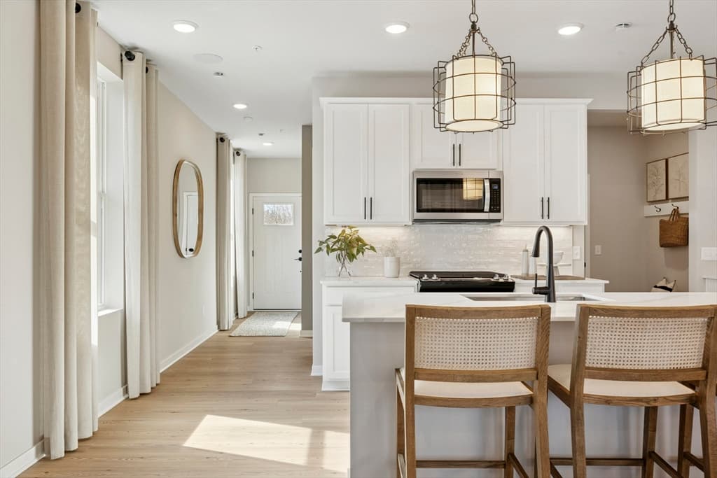 Condominium at 24 Emerald Run # 57, Shrewsbury MA 01545, photo 3 of 21