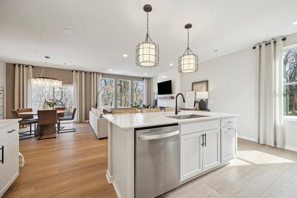 Condominium at 24 Emerald Run # 57, Shrewsbury MA 01545, photo 4 of 21