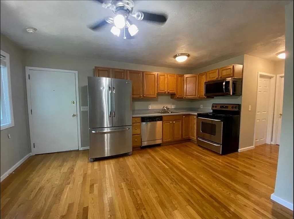 16 Cleveland Place # 8, Gloucester MA 01930 photo 2