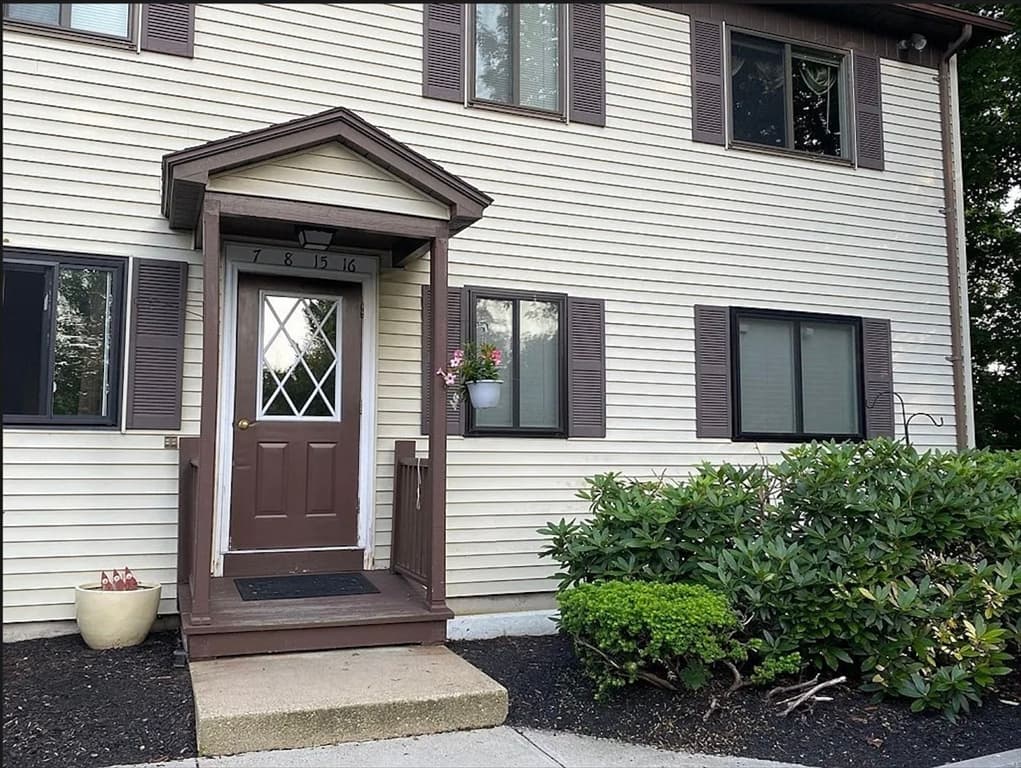 16 Cleveland Place # 8, Gloucester MA 01930 photo 5