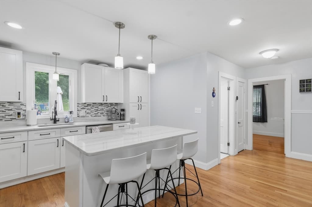 Single Family Residence at 20 Stevens Street, Dracut MA 01826, photo 2 of 32
