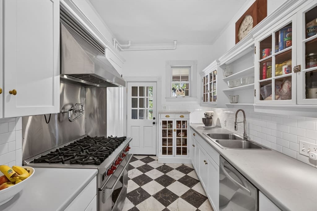 58 Summer St, Taunton MA 02780 photo 6