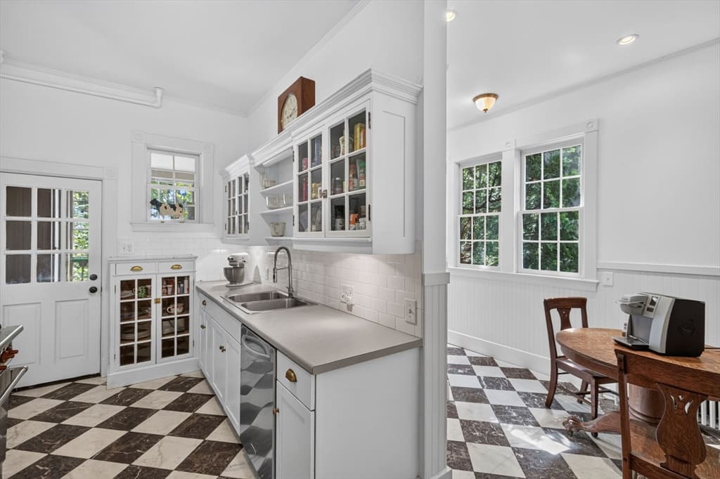 58 Summer St, Taunton MA 02780 photo 9