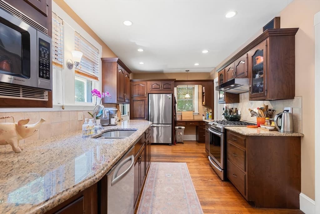114 South Border Road, Medford MA 02155 photo 17