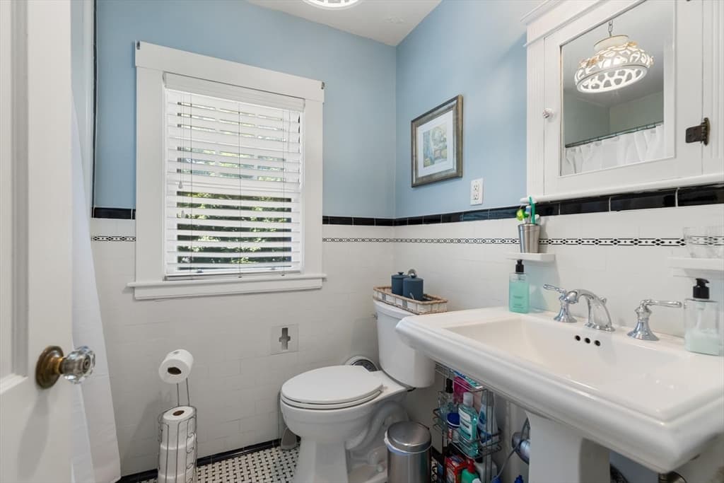 114 South Border Road, Medford MA 02155 photo 20