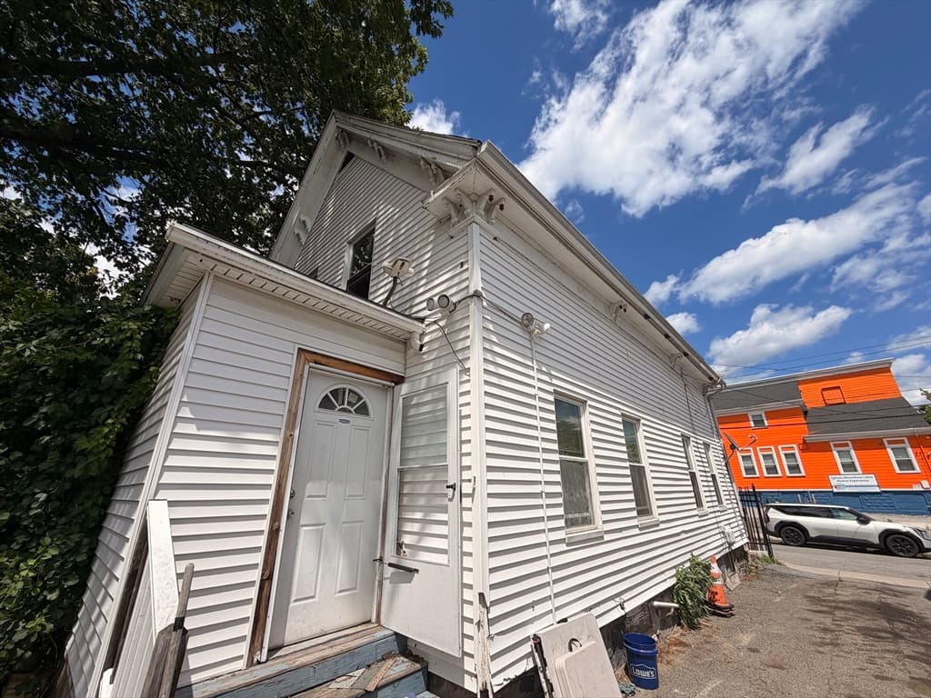 20 Monmouth St, Lawrence MA 01841 photo 3