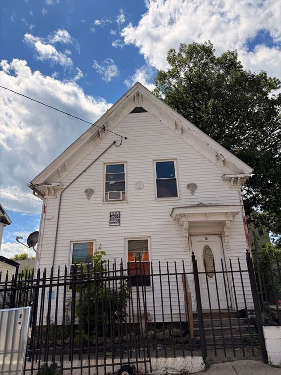 20 Monmouth St, Lawrence MA 01841