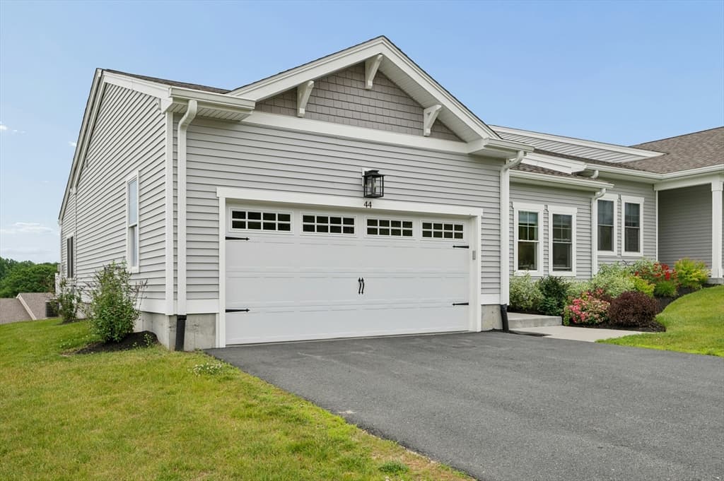 Condominium at 44 Logans Run # 44, Millbury MA 01527, Millbury, photo 2 of 41